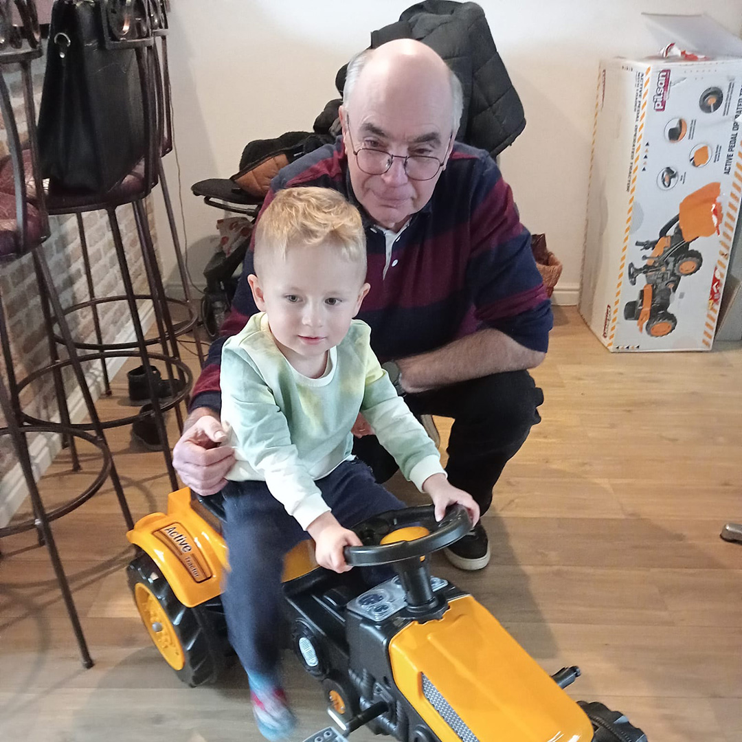 Arie Smetsers - Wij zijn HIER - Onze mensen - Arie met kleinzoon